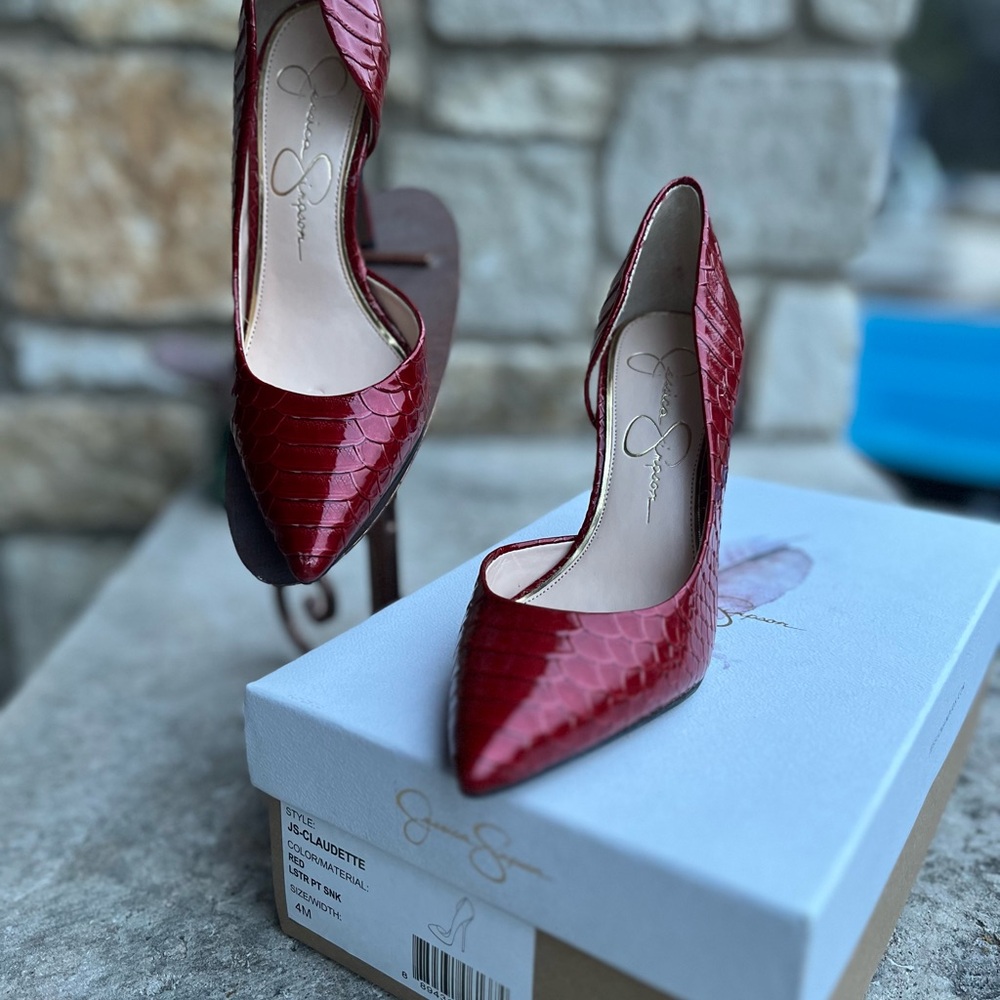 Jessica Simpson Red Textured Heels Ladies Size 4.  Comes with box.